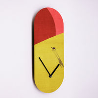 Schicke Uhrform - Sahara - Gelbe Wüste Roter Himmel - Kamel wirft Schatten - Minimalistische Natur - 2 Größen - Leises Uhrwerk - Handmade