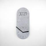 Schicke Uhrform - Jetzt - Reminder an Achtsamkeit - Im Jetzt leben - Grau - Ziffernblatt - 2 verschiedene Größen - Leises Uhrwerk - Handmade