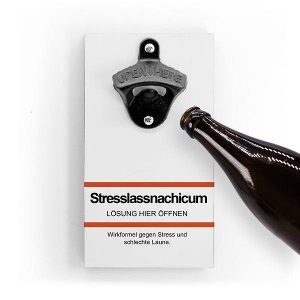Stresslassnachicum - Flaschenöffner mit Magnet - Humor ist die beste Lösung - Medikamenten Style - Zum Entspannen gegen Stress und Arbeit