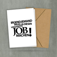 Postkarte Spruch - Irgendjemand muss den verdammten Job ja machen - Schwere Arbeit - Büro - Haushalt - Familie - 2 Karten und 1 Umschlag