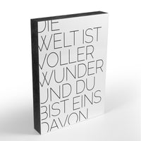 Holzblock - Typo - Spruch - Die Welt ist voller Wunder und du bist eins davon - Größe A6