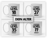 Personalisierbare Tasse mit Namen und Alter - Nächstes Level erreicht - 325ml - Handmade