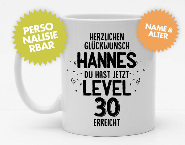 Personalisierbare Tasse mit Namen und Alter - Nächstes Level erreicht - 325ml - Handmade