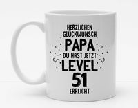 Personalisierbare Tasse mit Namen und Alter - Nächstes Level erreicht - 325ml - Handmade