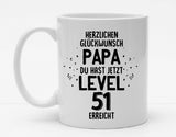 Personalisierbare Tasse mit Namen und Alter - Nächstes Level erreicht - 325ml - Handmade