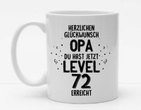 Personalisierbare Tasse mit Namen und Alter - Nächstes Level erreicht - 325ml - Handmade