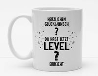 Personalisierbare Tasse mit Namen und Alter - Nächstes Level erreicht - 325ml - Handmade